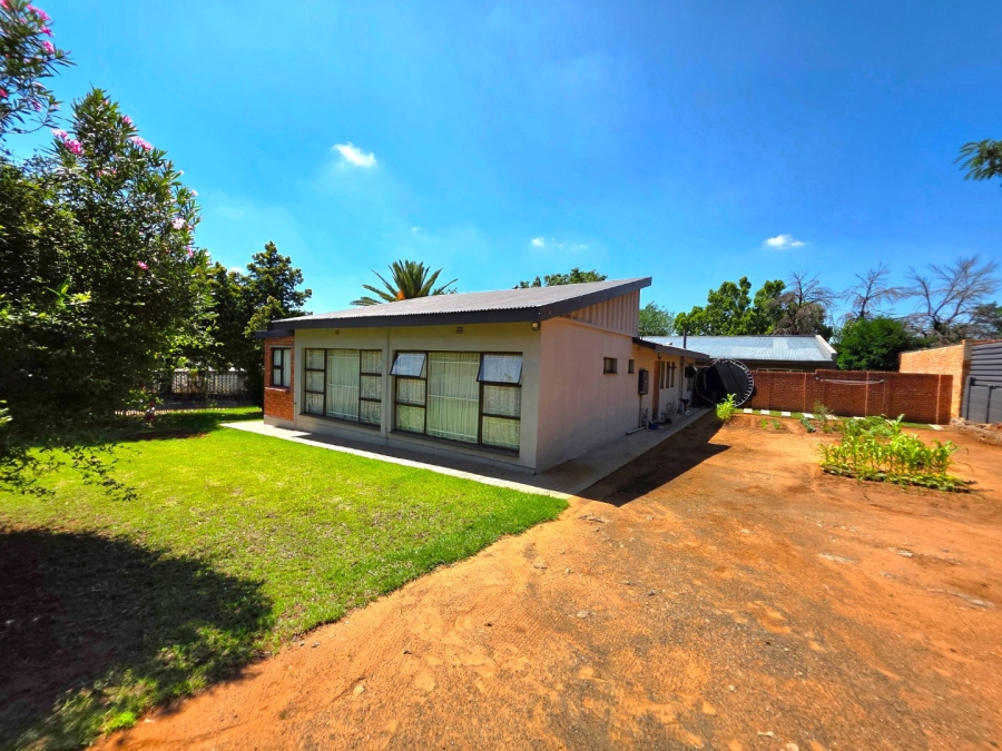 4 Bedroom Property for Sale in Generaal De Wet Free State
